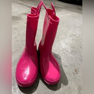 Girls rain boot. New without tag. Size 4.